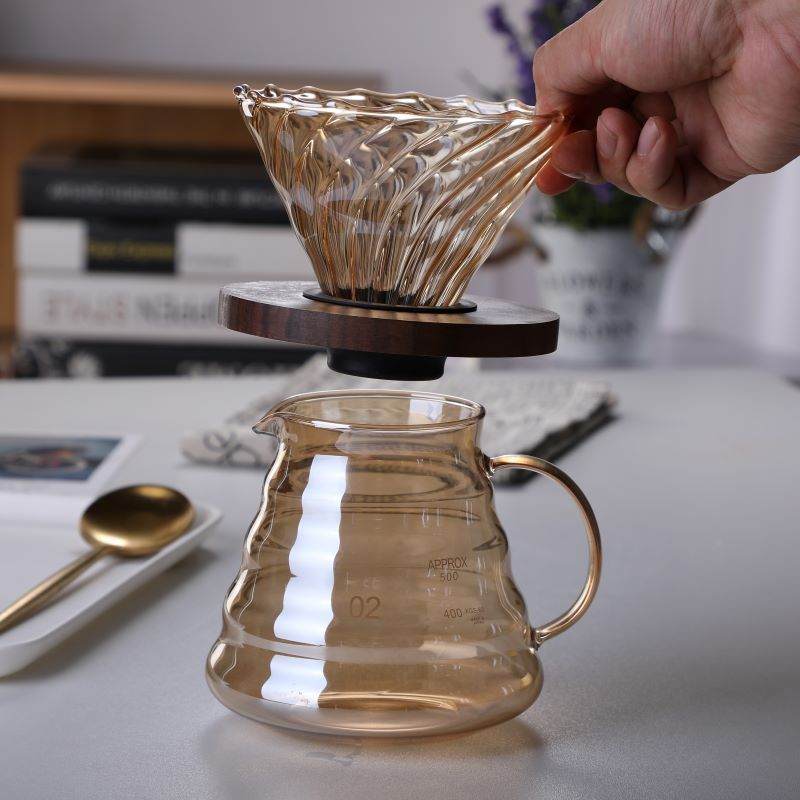 Drip coffee maker for iced coffee
